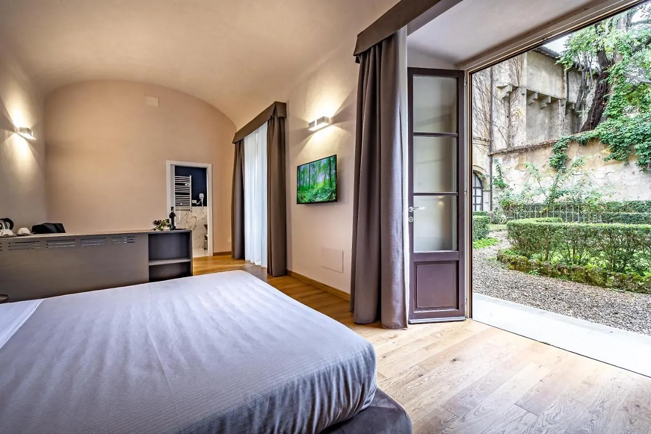 ***  Hotel La Scaletta Al Ponte Vecchio Florence Italy