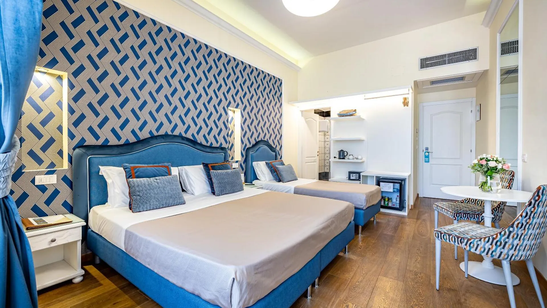 ***  Hotel La Scaletta Al Ponte Vecchio Florence Italy