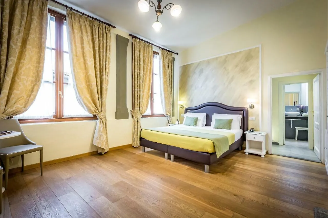 Hotel La Scaletta Al Ponte Vecchio Florence
